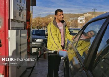 سهمیه بنزین مردادماه امشب شارژ می شود