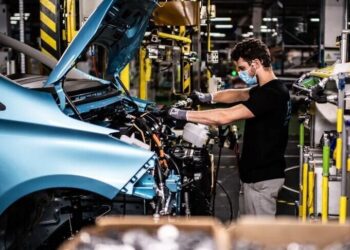 شورای رقابت: با افزایش غیرقانونی قیمت خودرو برخورد می‌کنیم