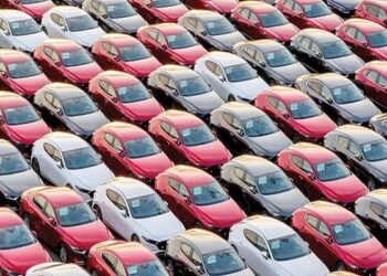 قیمت خودرو همچنان کاهشی/ تعداد فروشنده از خریدار بیشتر است