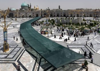 احداث ۲۰ کیلومتر پیاده رو سایباندار در حرم رضوی؛ پروژه «مهمان امام رضا» با مشارکت خیرین کلید خورد